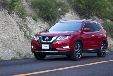 Nissan X-Trail giảm giá 'cực sốc' gần 100 triệu tại đại lý